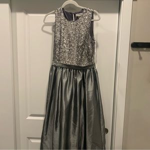 Calvin Klein sequins ball gown silver color size 8 evening wear